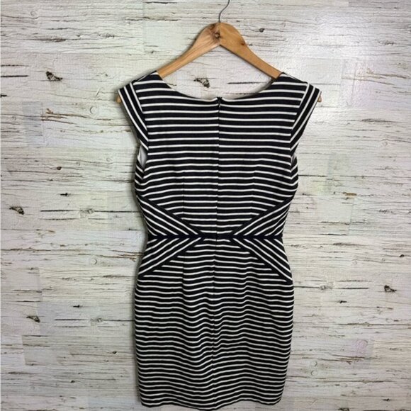 Ann Taylor Black and White Sleeveless Sheath Dress size 4 - Picture 7 of 7